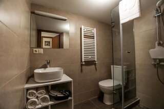 Отель Tea For Two Hotel Тбилиси Номер Делюкс-6